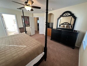 3 habitaciones, tabla de planchar con plancha, wifi y ropa de cama 