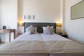 18 bedrooms, soundproofing, iron/ironing board, free cots/infant beds - Blue Oyster Beach Villas (Rethymno)