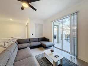 Smart TV, video games