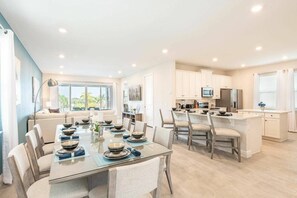 Dining - Disney! Private Pool, Hot Tub, Game Room & Themed Bedrooms. Book Now! #EC1011 (Orlando)