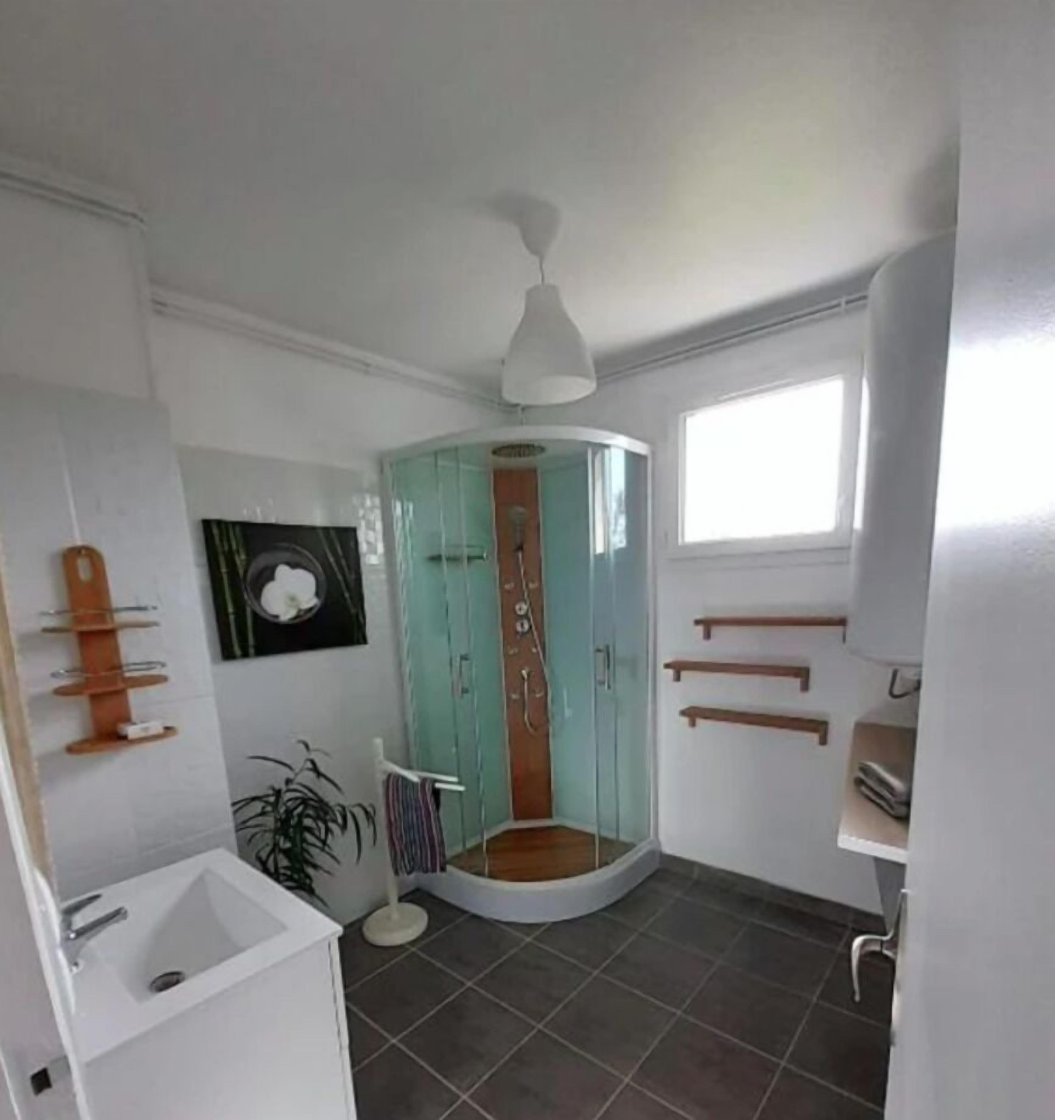 Apartamento familiar, vistas al jardín | Baño