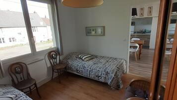 Familielejlighed - udsigt til have | Weekendseng, gratis Wi-Fi, sengetøj