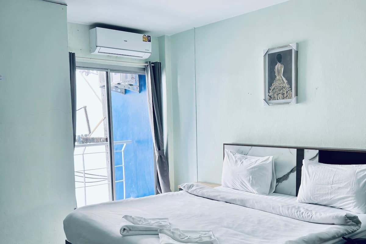 Comfort Room, Balcony, City View