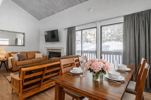 Interior - Cozy Studio Loft Near Village w Pool & Spa 623 (Mammoth Lakes)