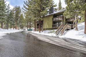 Exterior - Cozy Studio Loft Near Village w Pool & Spa 623 (Mammoth Lakes)