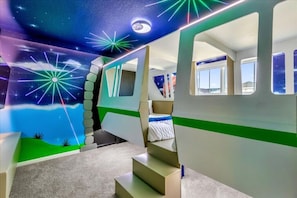 9 bedrooms, iron/ironing board, WiFi, bed sheets