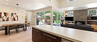 Modern Nordic Nest: Sauna & Stroll to Galveston Ave