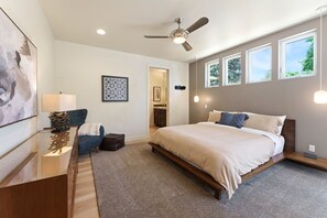 3 chambres, bureau, fer et planche à repasser, lit parapluie