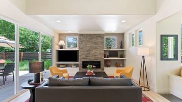 Smart-TV, Kamin, BĂŒcher