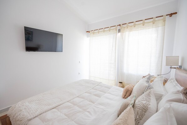 Apartment | 6 bedrooms, desk, soundproofing - Agrambeli Apartments at Heraion Lagoon (Loutraki-Agioi Theodoroi)