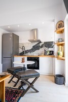 6 υπνοδωμάτια, γραφείο, ηχομόνωση 