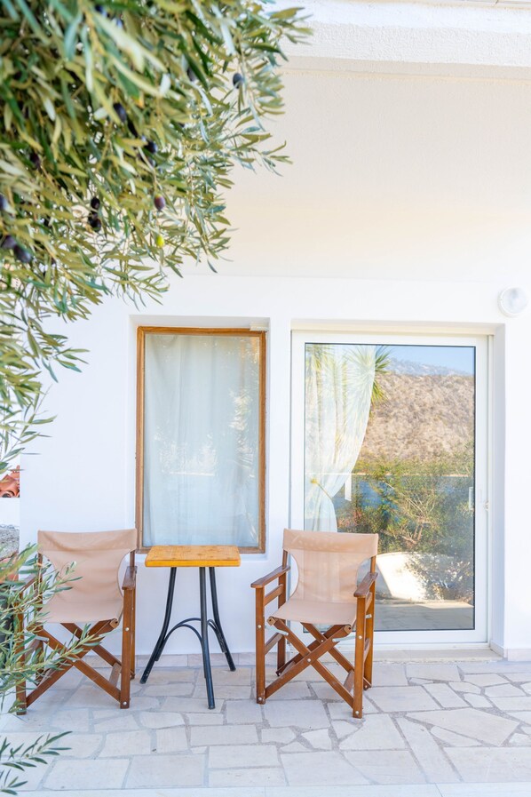 Apartamento, para fumantes | 6 quartos, escrivaninha, quartos à prova de som