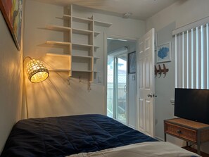 1 slaapkamer, een kluis op de kamer, een strijkplank/strijkijzer, wifi