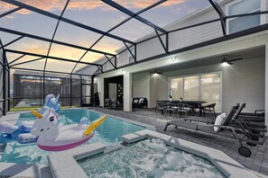 Lämmitetty uima-allas