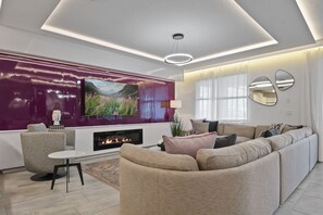 Smart TV, video games, table football - Last Minute Disney! Private Pool, Hot Tub, Game Room & Themed Bedrooms. Book Now! #125865 (Orlando)