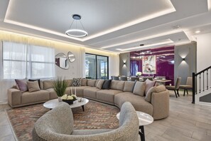 Interior - Last Minute Disney! Private Pool, Hot Tub, Game Room & Themed Bedrooms. Book Now! #125865 (Orlando)