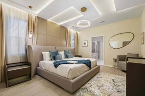 10 quartos, ferros/tábuas de passar roupa, Wi-Fi, roupa de cama