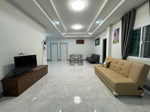 Charming 3-bedroom house with AC, WiFi in lovely Chiang Mai