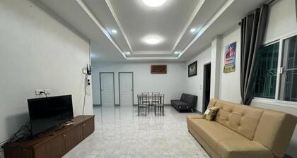 Charming 3-bedroom house with AC, WiFi in lovely Chiang Mai