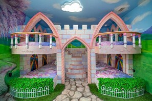 8 bedrooms, iron/ironing board, WiFi, bed sheets