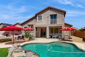 Pool - Spacious home on the golf course with private pool, BBQ grill, remote workspaces (Phoenix)