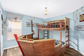 7 habitaciones, tabla de planchar con plancha, wifi y ropa de cama