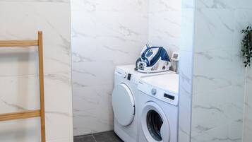 Căn hộ, 3 phòng ngủ, quang cảnh bãi biển, đối diện biển | Giặt ủi