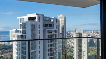 Apartment, 3 Bedrooms, Beach View, Sea Facing | Balcony