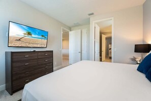 7 habitaciones, tabla de planchar con plancha, wifi y ropa de cama 