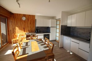 KĂŒhlschrank, Mikrowelle, Ofen, GeschirrspĂŒler