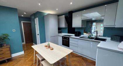 Streatham House - 2 Bedroom - Sleeps 6 - Free WiFi