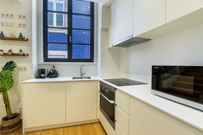 Kylskåp, mikrovågsugn, ugn och diskmaskin