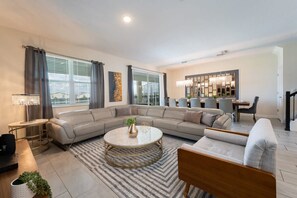 Smart TV - Last Minute Disney! Private Pool, Hot Tub, Game Room & Themed Bedrooms. Book Now! #128685 (Orlando)