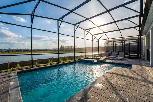 Opvarmet pool