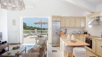 Villa, Accessible, Smoking | 5 bedrooms, desk