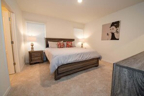 5 chambres, fer et planche à repasser, Wi-Fi, draps fournis