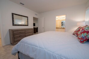 5 habitaciones, tabla de planchar con plancha, wifi y ropa de cama 