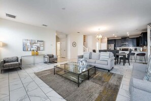 智能电视、桌上足球