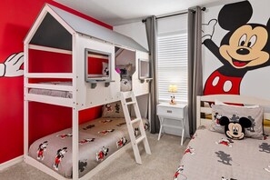 4 bedrooms, iron/ironing board, WiFi, bed sheets