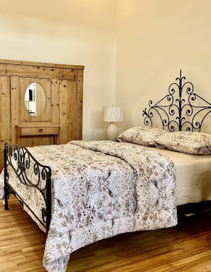 1 chambre, bureau, fer et planche à repasser, Wi-Fi