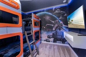 8 habitaciones, tabla de planchar con plancha, wifi y ropa de cama 
