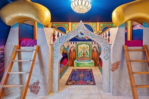 8 bedrooms, iron/ironing board, WiFi, bed sheets