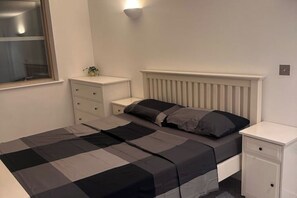1 sovrum, strykjärn/strykbräda, wi-fi och sängkläder