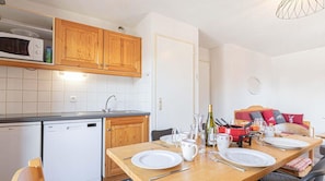 Fridge, microwave, dishwasher, coffee/tea maker
