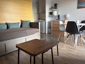 1 bedroom, iron/ironing board