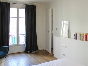 1 غرفة نوم ومكواة/لوح كي وواي فاي وملاءات أسرّة