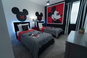 8 bedrooms, iron/ironing board, WiFi, bed sheets - Last Minute Disney! Private Pool, Hot Tub, Game Room & Themed Bedrooms. Book Now! #128747 (Orlando)