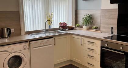 Cosy & spacious terraced house. Family & dog friendly