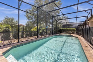 Een verwarmd zwembad