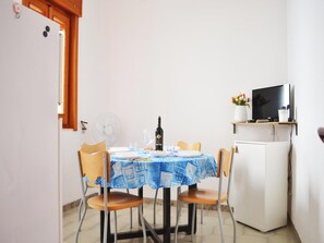 Ferienhaus, 2 Schlafzimmer, Terrasse | Esszimmer